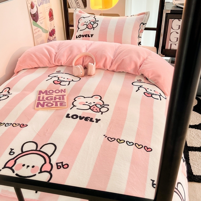 91家纺网 家纺一手货源 找家纺 川悦生活 2023新款高克重宿舍牛奶绒三件套四件套 快乐哼哼