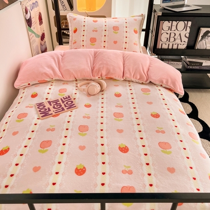 91家纺网 家纺一手货源 找家纺 川悦生活 2023新款高克重宿舍牛奶绒三件套四件套 少女甜蜜