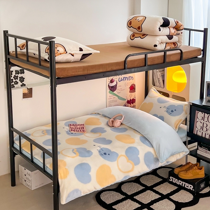 91家纺网 家纺一手货源 找家纺 川悦生活 2023新款高克重宿舍牛奶绒三件套四件套 浪漫国度蓝