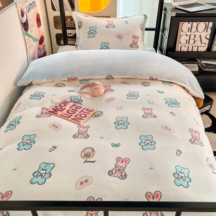 91家纺网 家纺一手货源 找家纺 川悦生活 2023新款高克重宿舍牛奶绒三件套四件套 少女日志蓝