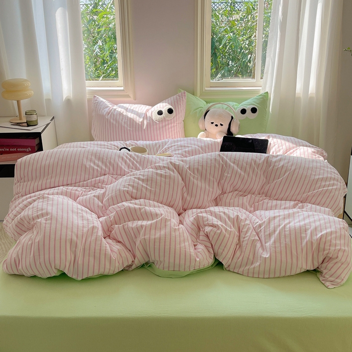 91家纺网 家纺一手货源 找家纺 2023新款ins水洗棉色织大眼睛毛巾绣花多巴胺少女纯棉系列四件套 水洗棉-大眼粉条绿