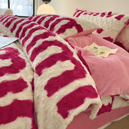 91家纺网 家纺一手货源 找家纺 （总）金奇达 2025秋冬保暖加厚绒类兔兔绒四件套-【玫瑰印象】系列