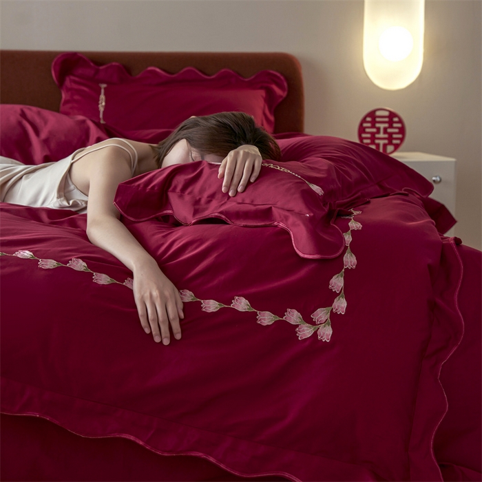 91家纺网 家纺一手货源 找家纺 （总）云胡 2023新款长绒棉贡缎婚庆四件套-郁金香-千禧红