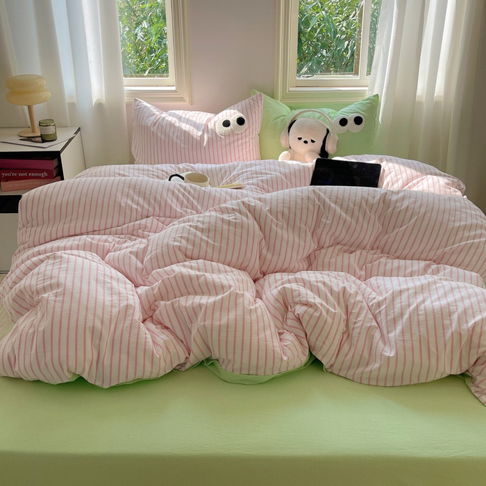 91家纺网 家纺一手货源 找家纺 2023新款ins水洗棉色织大眼睛毛巾绣花多巴胺少女纯棉系列四件套 水洗棉-大眼粉条绿