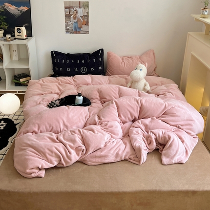 91家纺网 家纺一手货源 找家纺 （总）桃喜 2024新款牛奶绒纯色混搭系列四件套