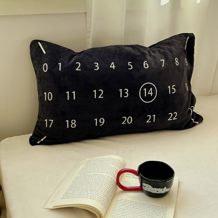 91家纺网 家纺一手货源 找家纺 桃喜 2024新款牛奶绒纯色混搭系列单枕套 黑数字