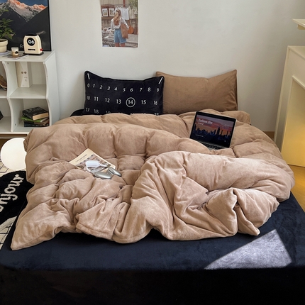 91家纺网 家纺一手货源 找家纺 （总）桃喜 2024新款牛奶绒纯色混搭系列四件套