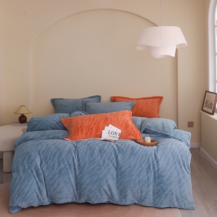 91家纺网 家纺一手货源 找家纺 橘滋 2023新款牛奶绒提花立体雕花滚绳包边四件套 卡夫-蓝