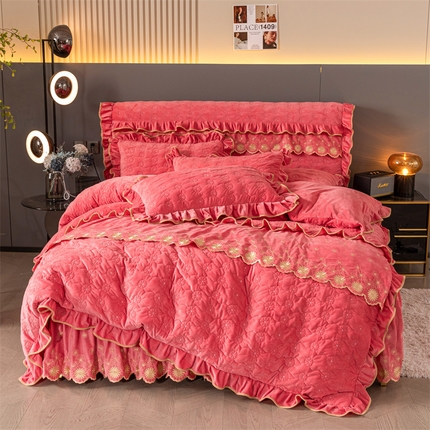 91家纺网 家纺一手货源 找家纺 情恒家纺 2025新款A类婴儿绒全夹棉床裙款四件套（烟花绽放） 胭脂红