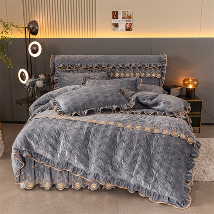 91家纺网 家纺一手货源 找家纺 情恒家纺 2025新款A类婴儿绒全夹棉床裙款四件套（烟花绽放） 星辰灰