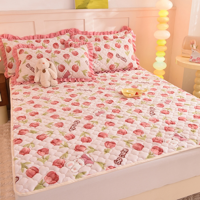 91家纺网 家纺一手货源 找家纺 美达2025新款牛奶绒直边款牛奶绒床垫床褥床盖三件套 花仙兔