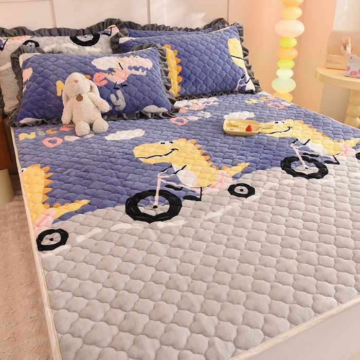 91家纺网 家纺一手货源 找家纺 美达2025新款牛奶绒直边款牛奶绒床垫床褥床盖三件套 恐龙乐园