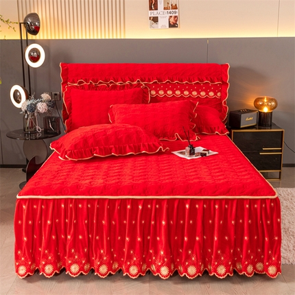 91家纺网 家纺一手货源 找家纺 情恒家纺 2025新款A类婴儿绒全夹棉床裙款三件套（烟花绽放） 中国红