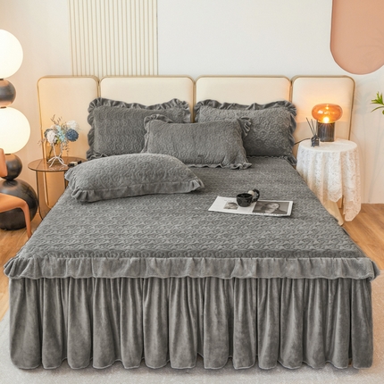 91家纺网 家纺一手货源 找家纺 （总）恋尚 2023新款夹棉牛奶绒床笠款单床裙-米苏