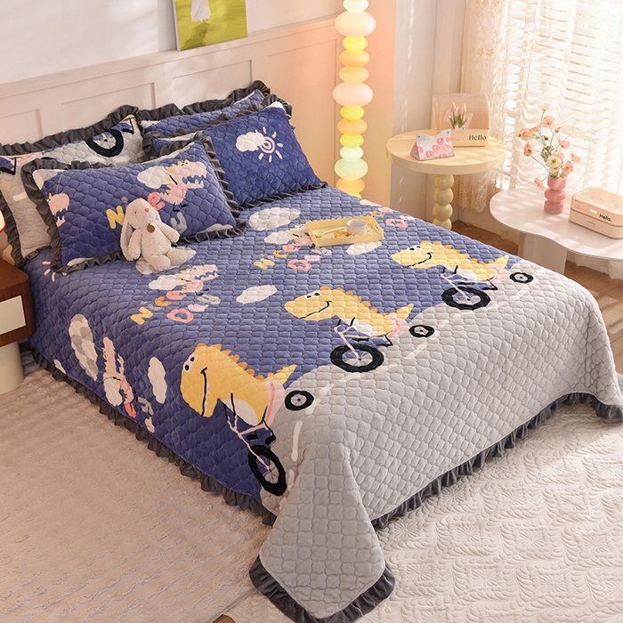 91家纺网 家纺一手货源 找家纺 美达家纺 2025新款牛奶绒床盖 恐龙乐园