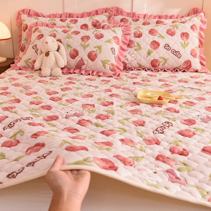 91家纺网 家纺一手货源 找家纺 美达2025新款牛奶绒直边款牛奶绒床垫床褥床盖三件套 花仙兔