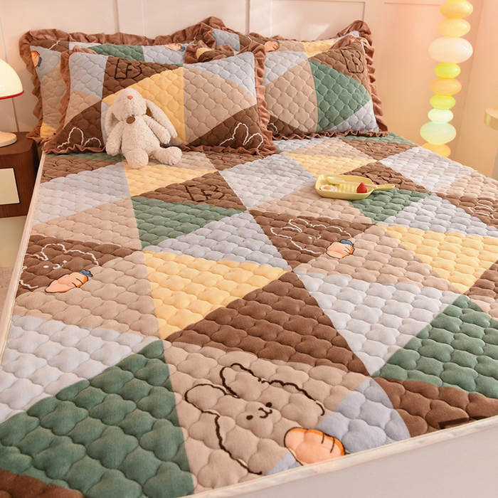 91家纺网 家纺一手货源 找家纺 美达2025新款牛奶绒直边款牛奶绒床垫床褥床盖三件套 萝卜兔