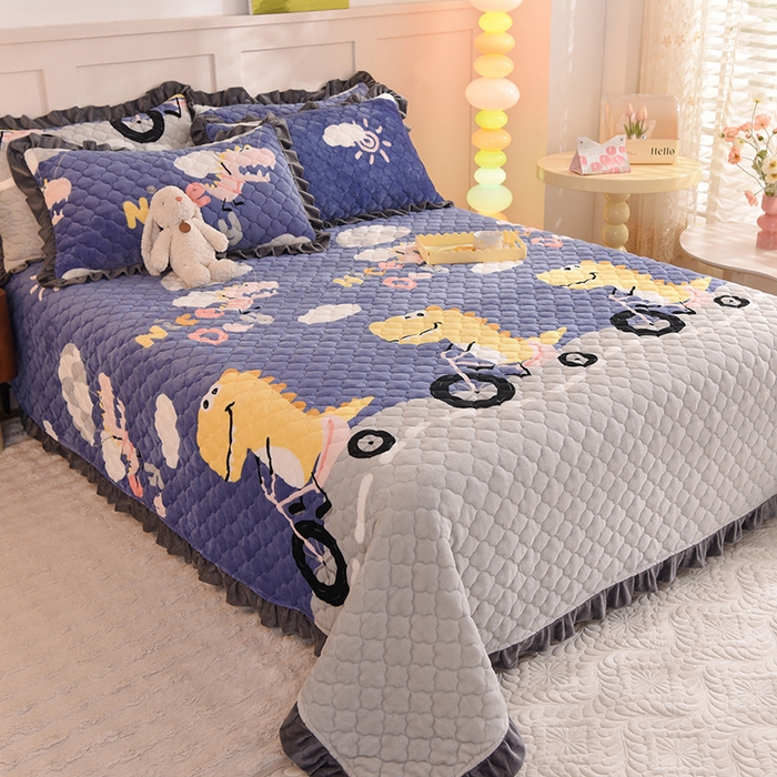 91家纺网 家纺一手货源 找家纺 美达家纺 2025新款牛奶绒床盖 恐龙乐园