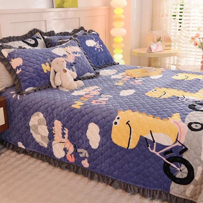 91家纺网 家纺一手货源 找家纺 美达家纺 2025新款牛奶绒床盖 恐龙乐园