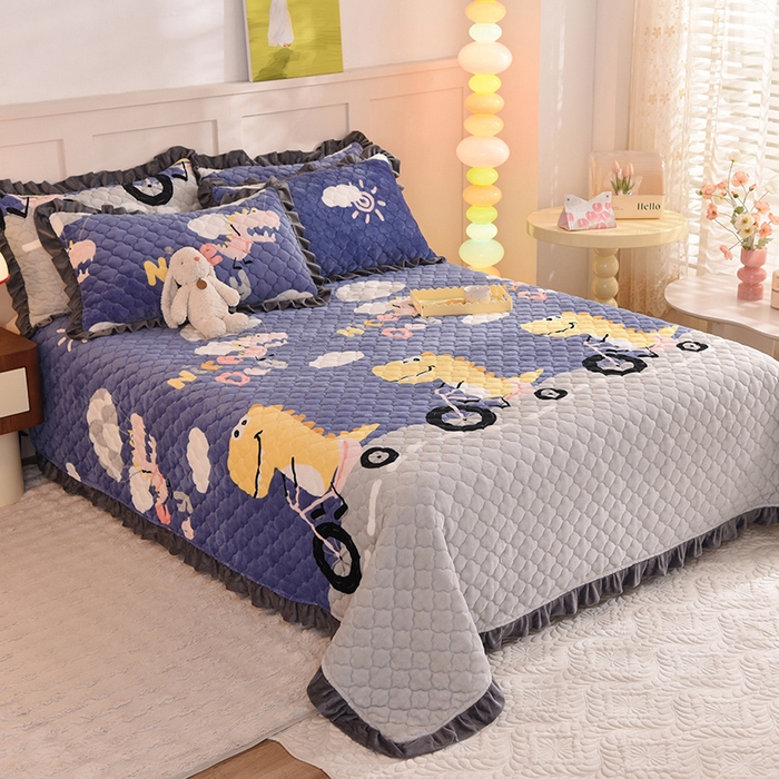 91家纺网 家纺一手货源 找家纺 美达家纺 2025新款牛奶绒床盖 恐龙乐园