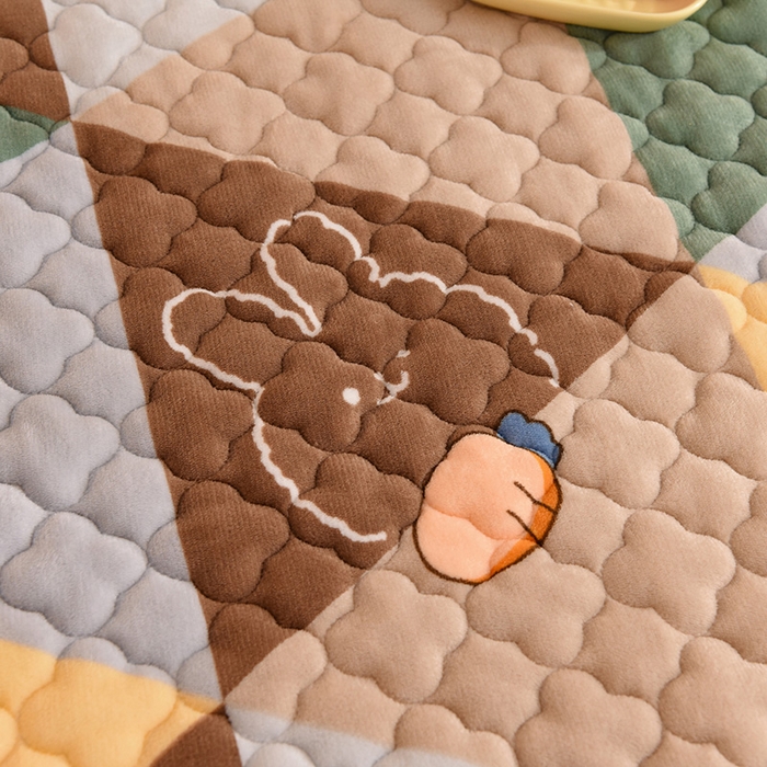 91家纺网 家纺一手货源 找家纺 美达2025新款牛奶绒直边款牛奶绒床垫床褥床盖三件套 萝卜兔