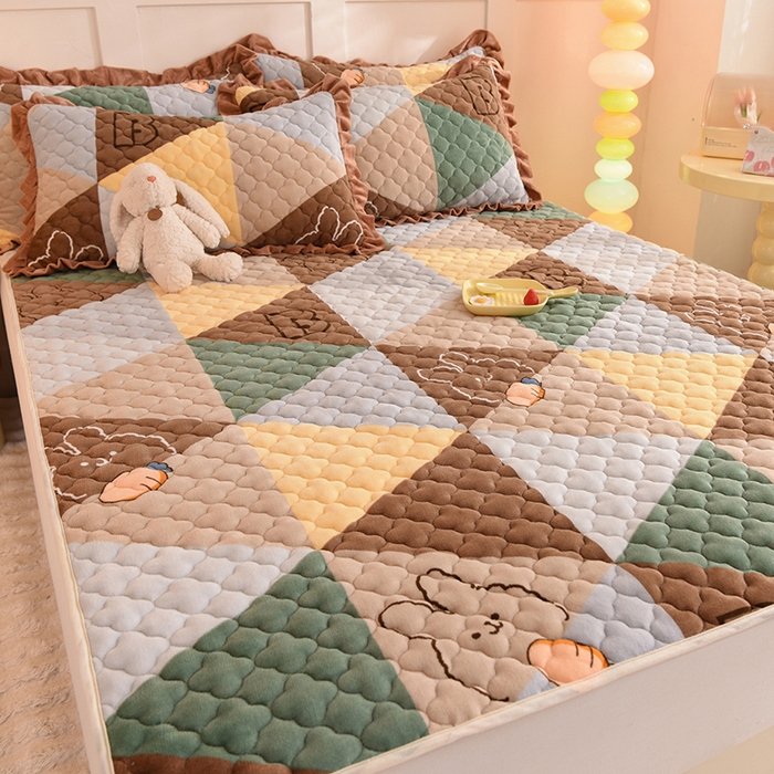 91家纺网 家纺一手货源 找家纺 美达2025新款牛奶绒直边款牛奶绒床垫床褥床盖三件套 萝卜兔