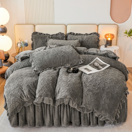 91家纺网 家纺一手货源 找家纺 （总）恋尚 2023新款夹棉牛奶绒床笠款床裙四件套-米苏