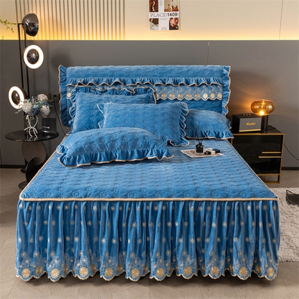 91家纺网 家纺一手货源 找家纺 情恒家纺 2025新款A类婴儿绒全夹棉床裙款三件套（烟花绽放） 天空蓝