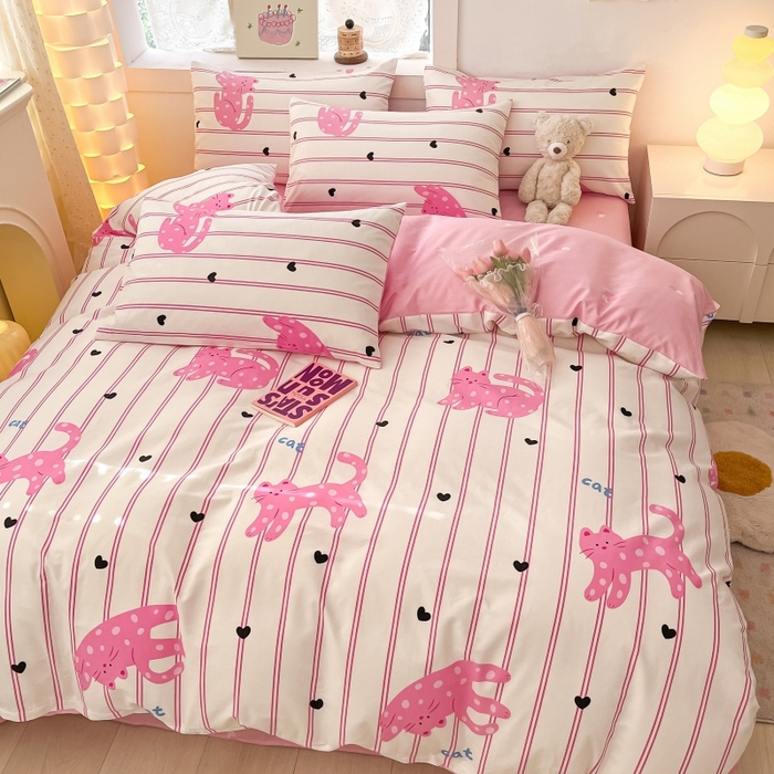 91家纺网 家纺一手货源 找家纺 曼之夏 2023新款全棉可爱卡通印花四件套 波点粉猫