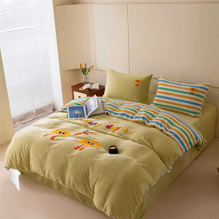 91家纺网 家纺一手货源 找家纺 洋铭区（原狠狠爱） 2023新款绣花卡通牛奶绒四件套 黄云朵