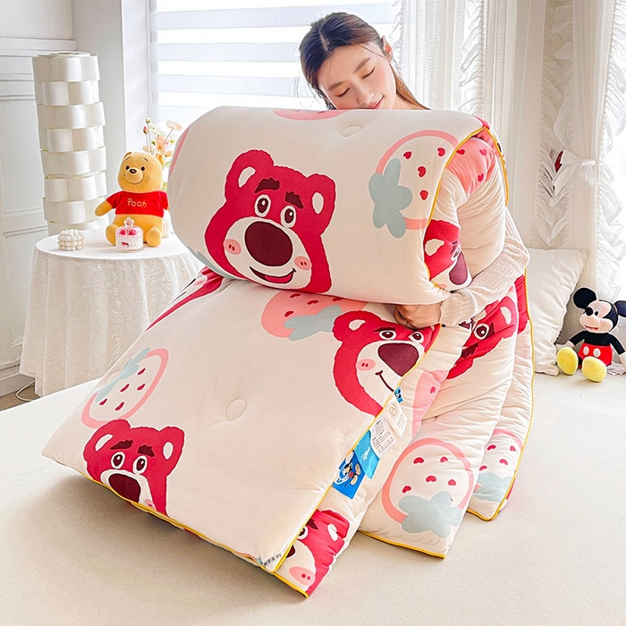 91家纺网 家纺一手货源 找家纺 爱上家居 2023新款迪士尼亲肤磨毛冬被被芯 莓有烦恼-粉色