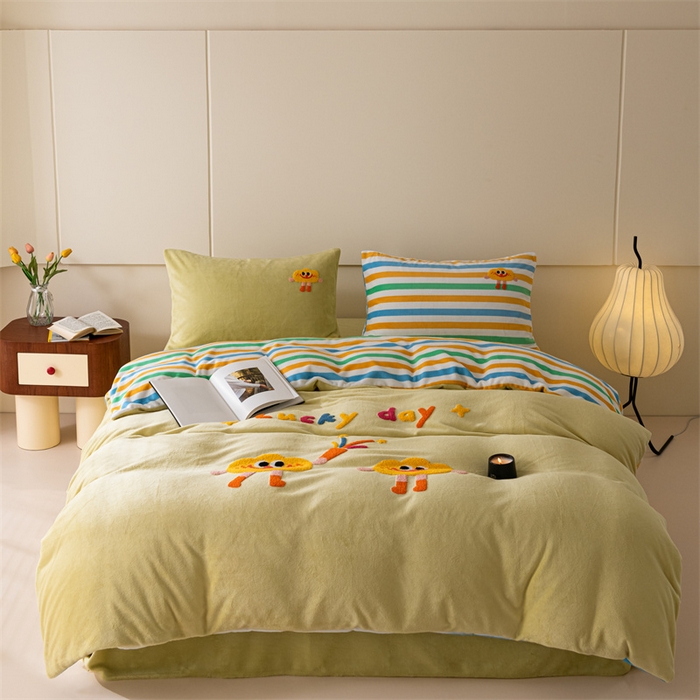 91家纺网 家纺一手货源 找家纺 洋铭区（原狠狠爱） 2023新款绣花卡通牛奶绒四件套 黄云朵