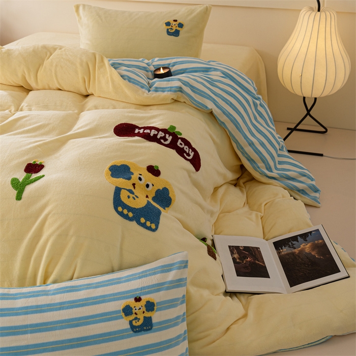 91家纺网 家纺一手货源 找家纺 洋铭区（原狠狠爱） 2023新款绣花卡通牛奶绒四件套 小蓝象