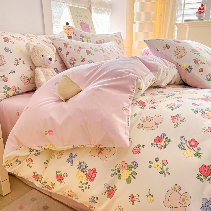 91家纺网 家纺一手货源 找家纺 曼之夏 2023新款全棉可爱卡通印花四件套 花束熊