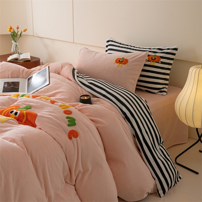 91家纺网 家纺一手货源 找家纺 （总）洋铭区（原狠狠爱） 2023新款绣花卡通牛奶绒四件套