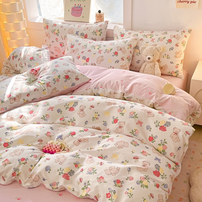 91家纺网 家纺一手货源 找家纺 曼之夏 2023新款全棉可爱卡通印花四件套 花束熊