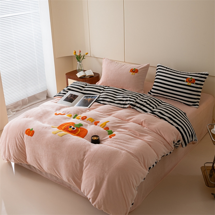 91家纺网 家纺一手货源 找家纺 洋铭区（原狠狠爱） 2023新款绣花卡通牛奶绒四件套 小南瓜