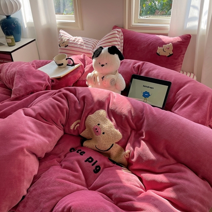 91家纺网 家纺一手货源 找家纺 （总）红嘴企鹅 2025新款卡通牛奶绒混搭四件套