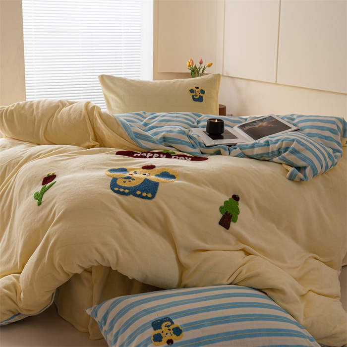 91家纺网 家纺一手货源 找家纺 洋铭区（原狠狠爱） 2023新款绣花卡通牛奶绒四件套 小蓝象