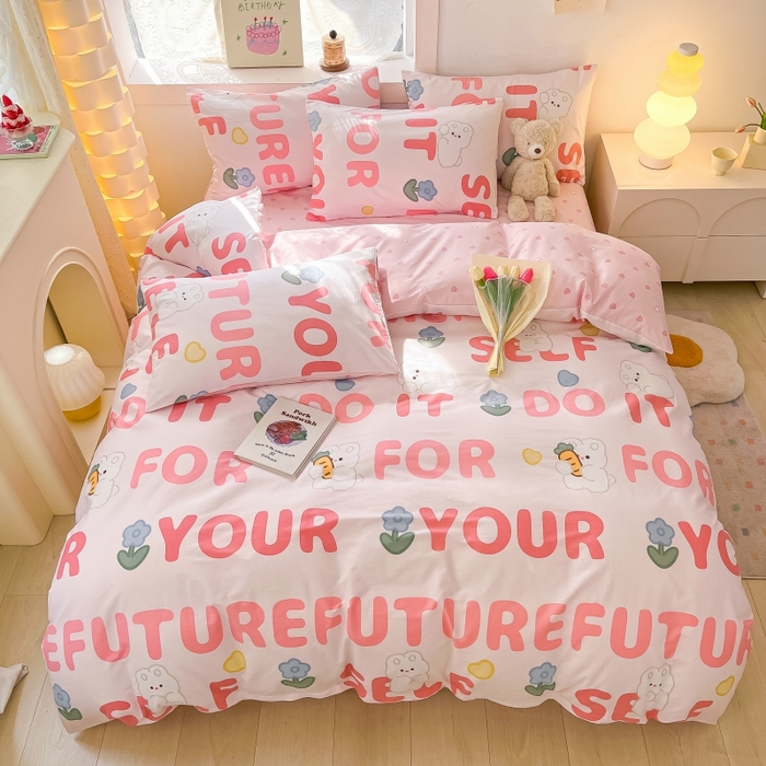 91家纺网 家纺一手货源 找家纺 曼之夏 2023新款全棉可爱卡通印花四件套 字母小兔