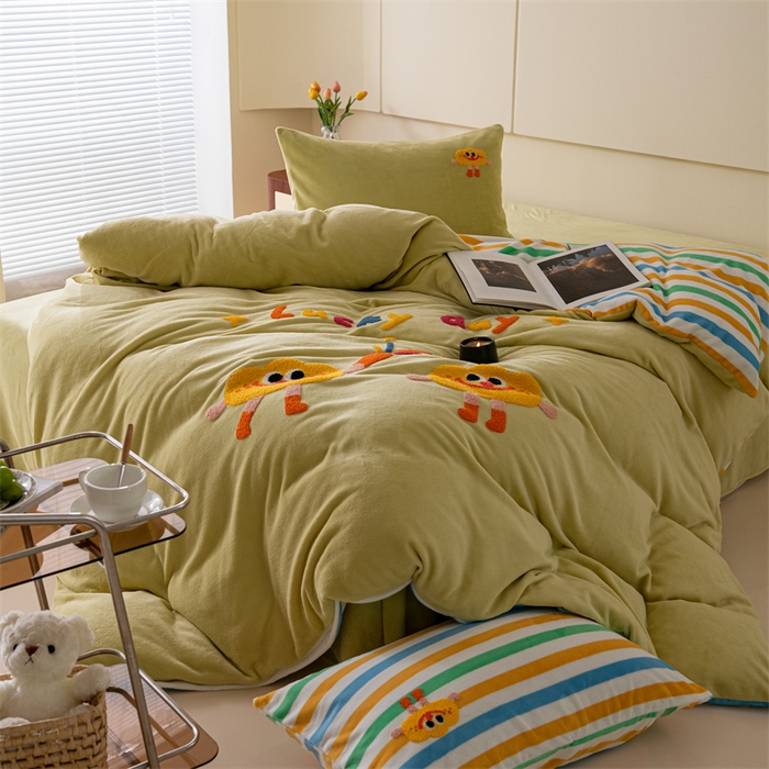 91家纺网 家纺一手货源 找家纺 洋铭区（原狠狠爱） 2023新款绣花卡通牛奶绒四件套 黄云朵