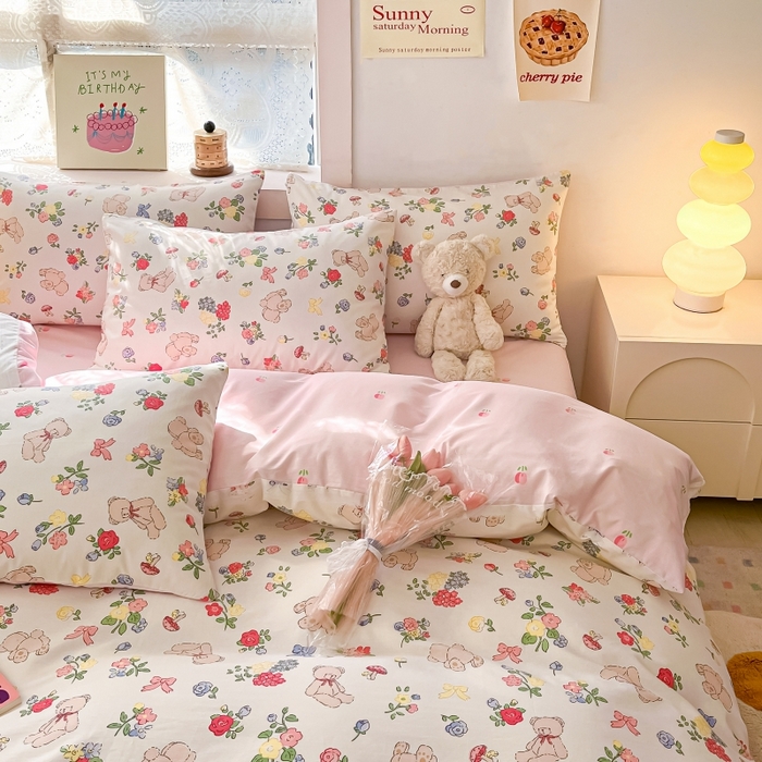 91家纺网 家纺一手货源 找家纺 曼之夏 2023新款全棉可爱卡通印花四件套 花束熊