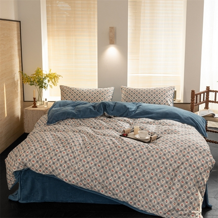 91家纺网 家纺一手货源 找家纺 洋铭区（原狠狠爱） 2023新款棉加绒四件套 蓝格樱桃