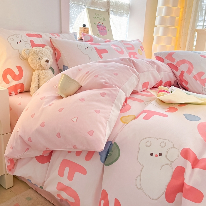 91家纺网 家纺一手货源 找家纺 曼之夏 2023新款全棉可爱卡通印花四件套 字母小兔