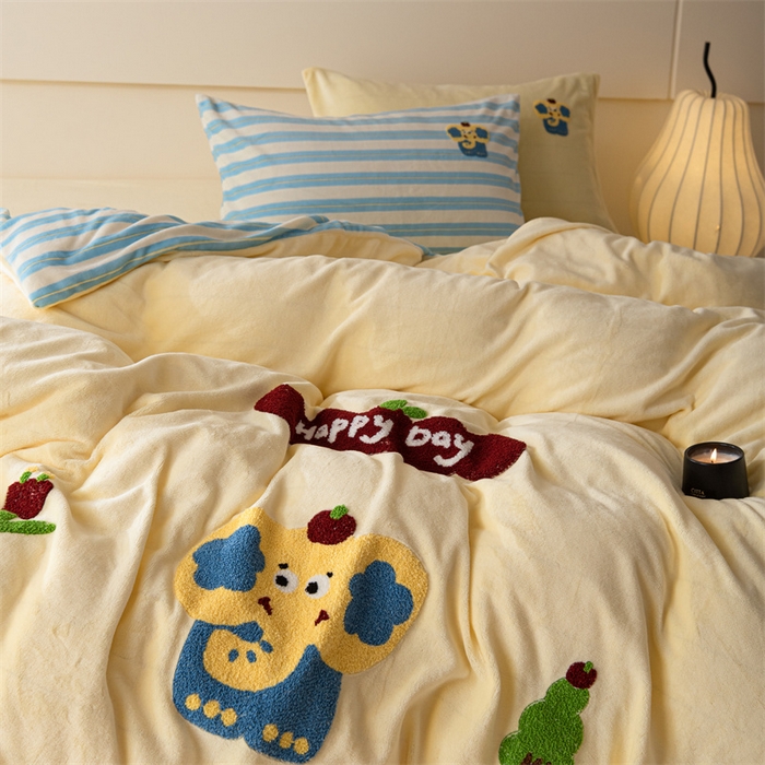 91家纺网 家纺一手货源 找家纺 洋铭区（原狠狠爱） 2023新款绣花卡通牛奶绒四件套 小蓝象