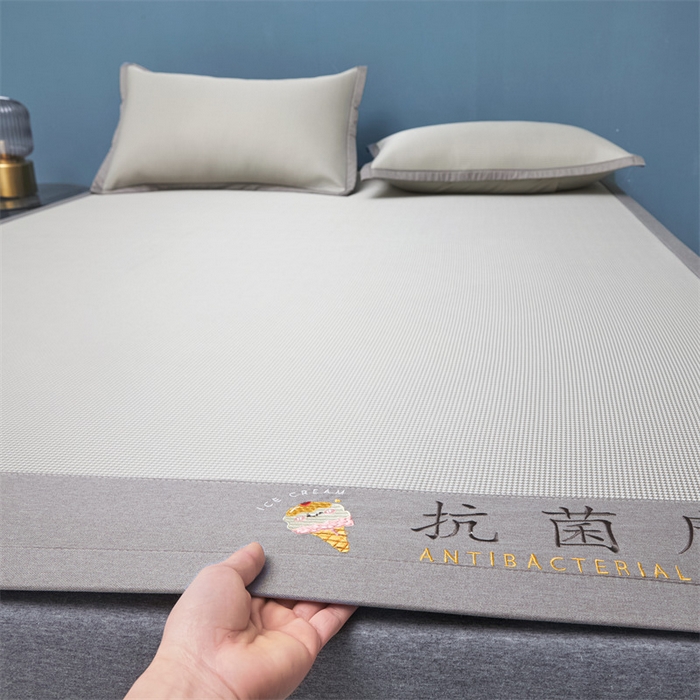 91家纺网 家纺一手货源 找家纺 鑫姿席业 2025新款抗菌冰激凌凉感丝冰丝席系列 冰激凌-烟灰