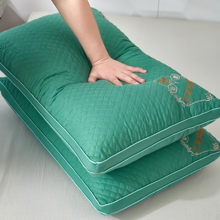 91家纺网 家纺一手货源 找家纺 （总）大熊枕芯 2023新款艾草刺绣羽丝绒美眠枕芯枕头枕芯