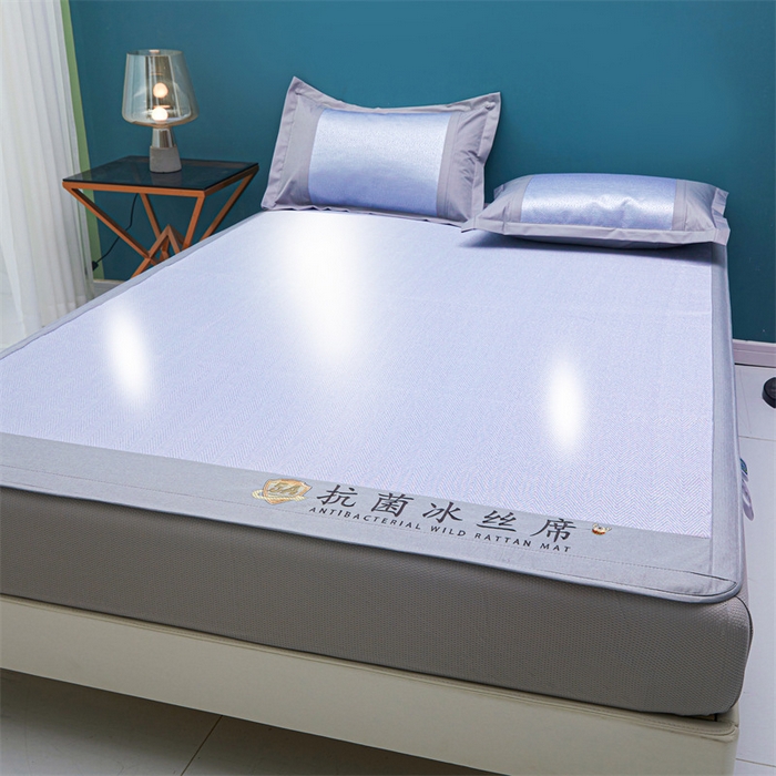 91家纺网 家纺一手货源 找家纺 鑫姿席业 2025新款5A抗菌冰丝凉席系列 淡蓝灰（床笠款）