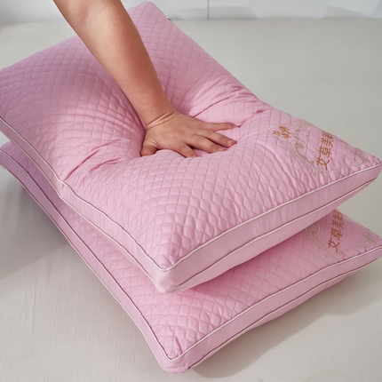 91家纺网 家纺一手货源 找家纺 （总）大熊枕芯 2023新款艾草刺绣羽丝绒美眠枕芯枕头枕芯