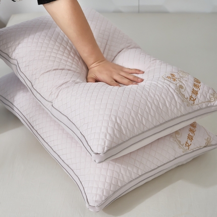 91家纺网 家纺一手货源 找家纺 （总）大熊枕芯 2023新款艾草刺绣羽丝绒美眠枕芯枕头枕芯